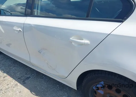 2011 Volkswagen Jetta 2.0L S z USA, uszkodzony, nr VIN 3VW2K7AJ8BM090191